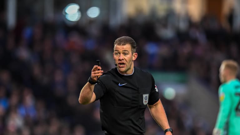 Who are the match officials for Sunderland vs Norwich City?